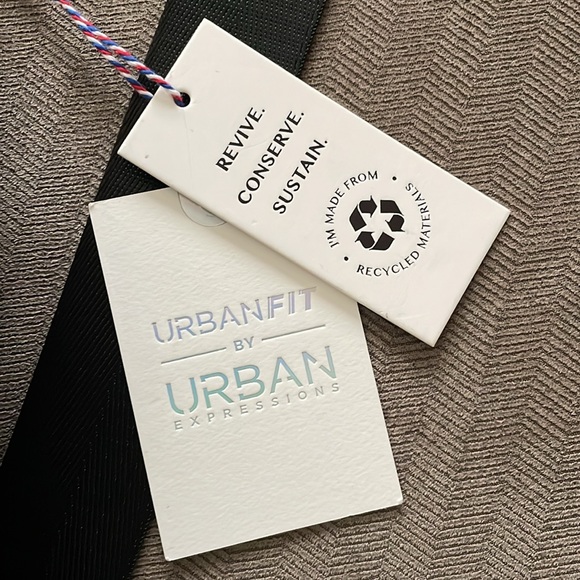 Urban Fit Black Puffer Sling - NEW!! - Picture 2 of 4